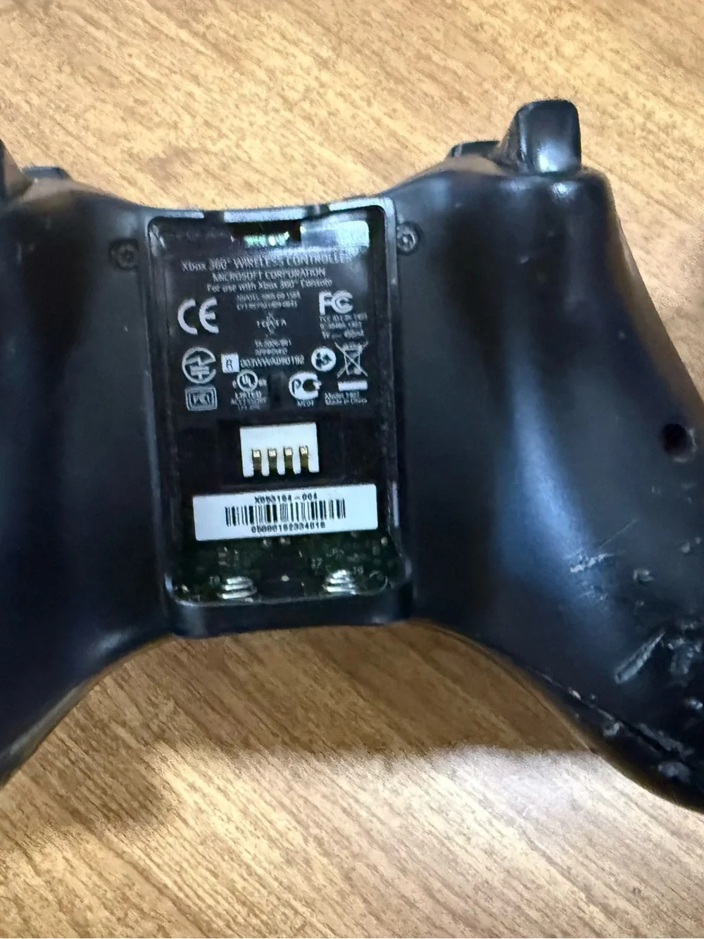 Xbox 360 wireless controllers set of 4 *FOR PARTS ONLY* *1 is still in GUC*